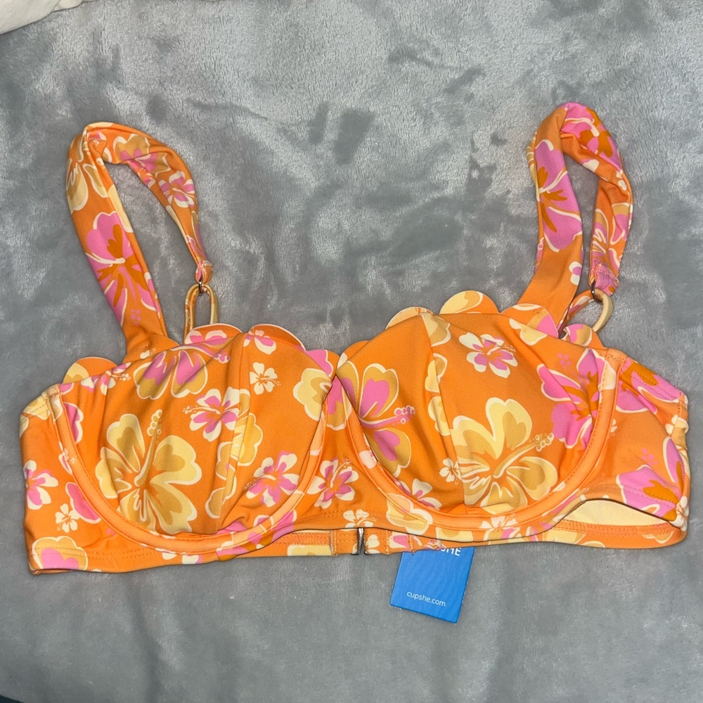 Retro Hibiscus Print Bikini Top